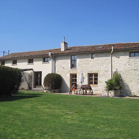 Le Noisetier At Les Hiboux Gites Chef-Boutonne Rom bilde