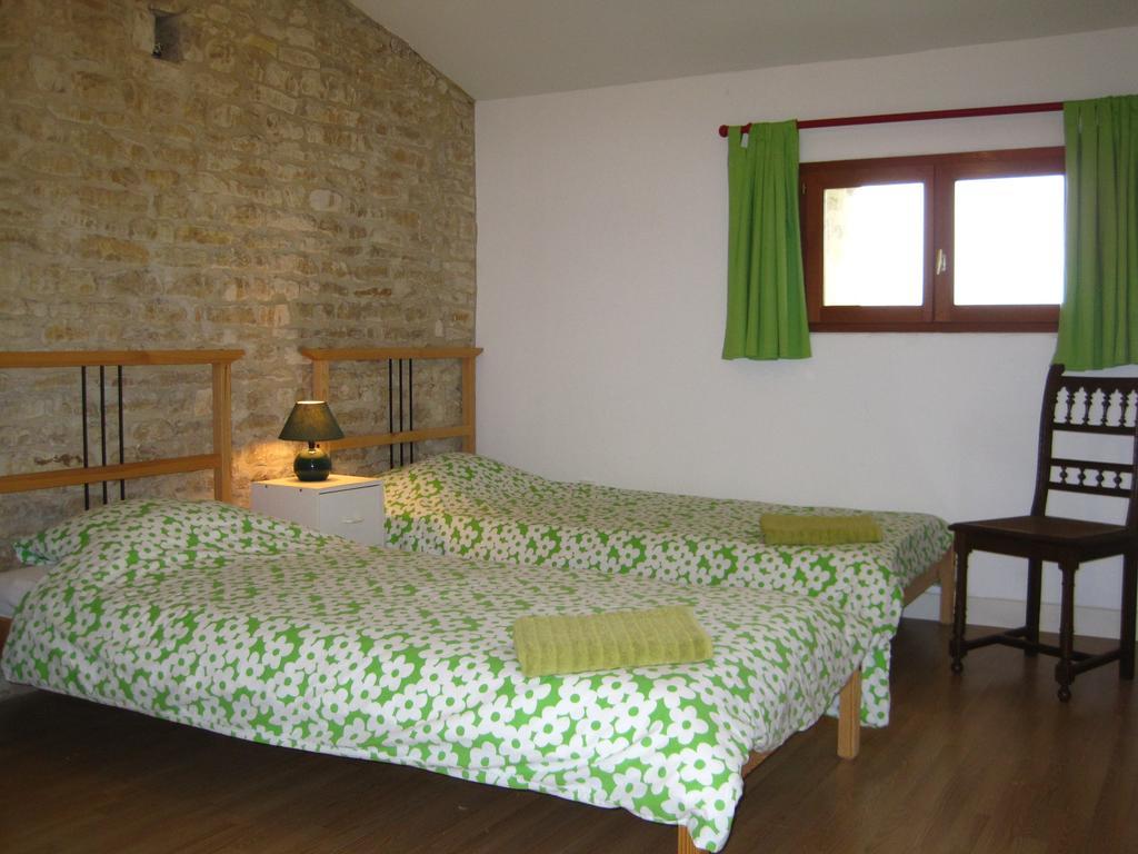 Le Noisetier At Les Hiboux Gites Chef-Boutonne Rom bilde